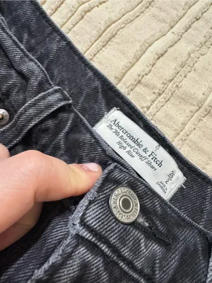Abercrombie & Fitch The 90s Relaxed Cutoff Short High Rise thumbnail 2