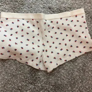 brandy melville shorts NWOT thumbnail 3