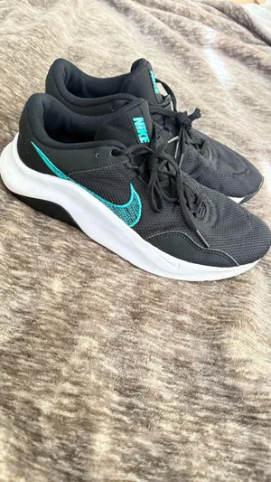 Nike Legend Essential 3 NN Men’s size 9.5 thumbnail 1