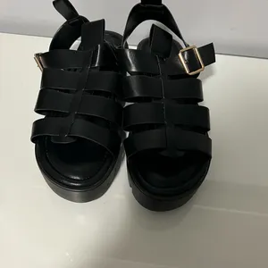 Cape Robbin Black Chunky Sandals thumbnail 5