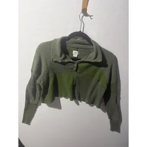 BDG‎ Green Ribbed Cropped Pullover Sweater Snap Collar Raw Hem Size S thumbnail 2