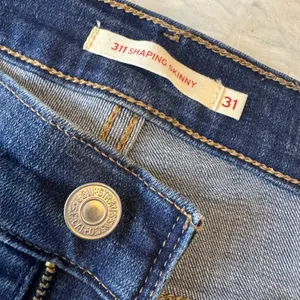 Levis 311 Shaping Skinny Jeans Blue Denim Mid Rise Size 31 Womens thumbnail 2