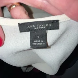 Ann Taylor Factory off-white long sleeve‎ blouse small thumbnail 4
