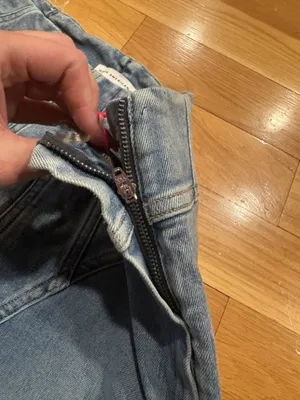 Good American Size 15 Light Wash Straight Leg Jeans with Seam Detail thumbnail 5