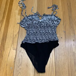 Intimately Free People Black White Floral Smocked Bodysuit Tie‎ Straps Size L thumbnail 6