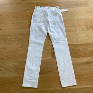 7 For All Mankind - Belted Stud Waist Jeans in White thumbnail 5