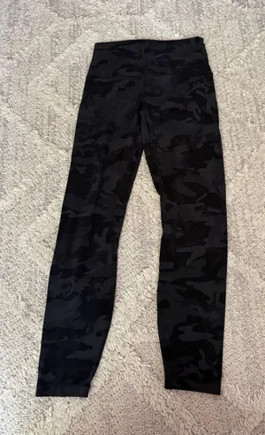 Lululemon Camo Leggings Size 6  thumbnail 1