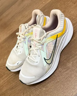 Women's Nike Quest 5 Women’s Shoes Size 8.5 thumbnail 1