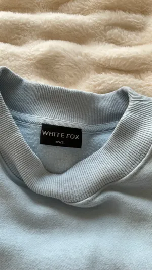 White fox blue crewnekck thumbnail 3