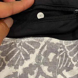 Lululemon Pace Setter Skirt Gray Floral Print Size 4 Running Athletic Skort thumbnail 3