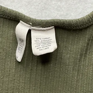 Tilly's Olive Green Ribbed Knit Crop Tank Top Womens Medium thumbnail 5