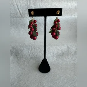 Avon Vintage Festive Holly Berry Holiday Earrings thumbnail 2
