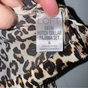 Loft Sleepwear XL 2 Piece Long Pajama Set Satin Notch Collar‎ Leopard Print thumbnail 9