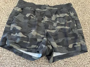 Old Navy Active size medium camo shorts from ! thumbnail 1