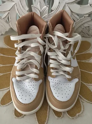 Nike Air Jordan 1‎ Retro High OG Praline White Tan Womens 7.5 thumbnail 1