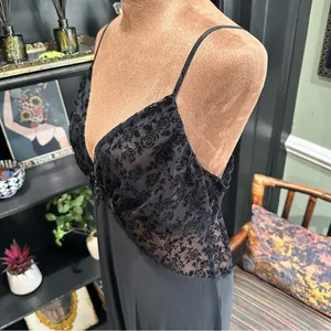 Vintage 1980s In Bloom Nightgown – Size L – Black Nylon with Rose Lace Bust thumbnail 6