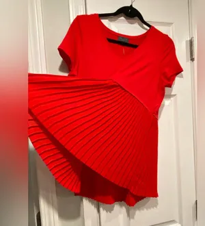 The Limited NWT Size L Red Short Sleeve V Neck Pleated Hem Flowy Tunic Stretch Top thumbnail 3