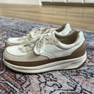 Cushionare Women's Score Lace Up Sneaker +Comfort Foam Size 8.5 Cream Ivory Tan thumbnail 2