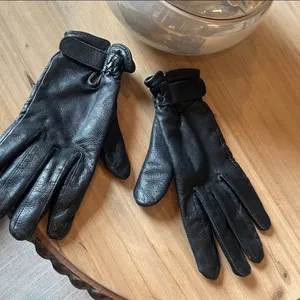 Gates Black Genuine Leather Velcrow Fastener Gloves thumbnail 5