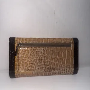 Vintage Guess Tan‎ & White Embossed Leather trifold wallet thumbnail 13