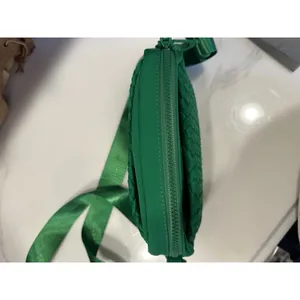 Sol and Selene Inspiration Kelly Green Woven Neoprene Crossbody Shoulder Bag NEW thumbnail 3