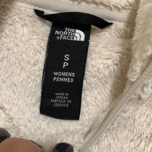 The North Face women’s fleece fur zip jacket size SMALL thumbnail 3