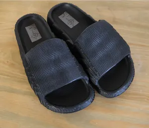 NWT Solemates Unisex Black Textured Foam Slide Slip On Sandal Mens 7 / Womens 9 thumbnail 1