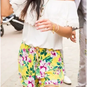 Womens Hollister Tropical Floral Print Jet Set Luxe Pull On Shorts - Sz XS thumbnail 1