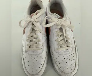 Nike White and Pink Athletic Shoes with Breathable Design thumbnail 5