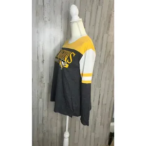 NWT Pittsburgh Penguins Women's Black Long Sleeve Graphic Hockey Shirt Medium‎ thumbnail 4