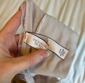 Victoria's Secret lavender bralette thumbnail 4