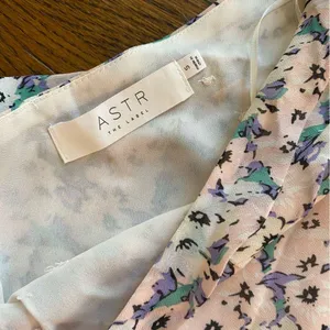 ASTR the Label Santorini purple Floral One Shoulder Midi Dress Size small nwot thumbnail 6