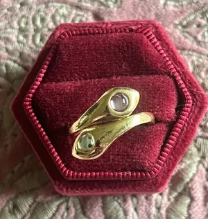Gorgeous Golden Ring w/ Precious Purple Gemstone Cocktail Ring S 7 thumbnail 1