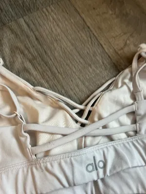 Alo yoga sports bra size M thumbnail 8