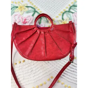 Red Faux Lizard‎ Pleated Fan Handbag Crossbody Half Moon Satchel Gold Hardware thumbnail 2