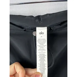 Women’s Alo Medium Black Cargo Parachute Pants thumbnail 5