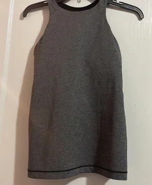 Lululemon Tank with built in bra size 6 thumbnail 1