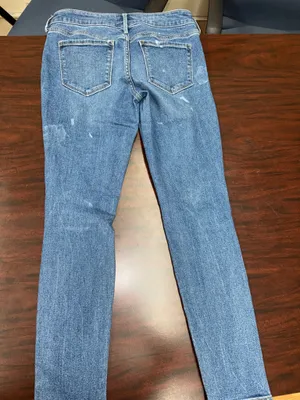 Old Navy Rockstar Low Rise Super Skinny Distressed Jeans Size 8 thumbnail 3