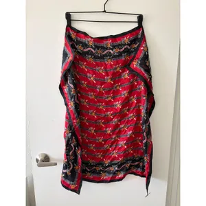 American Vintage VERA NEUMANN Vintage 60s 70s 100% Silk Red Black Floral Signed Square Scarf thumbnail 6