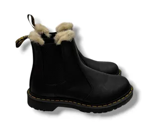 Dr. Martens 2976 Leonore‎ Chelsea Boots Womens 7 Black Faux Fur Lined Leather thumbnail 1