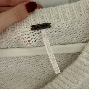 Free People Cream V-Neck Sweater ***small hole in armpit area in last pic**** thumbnail 2