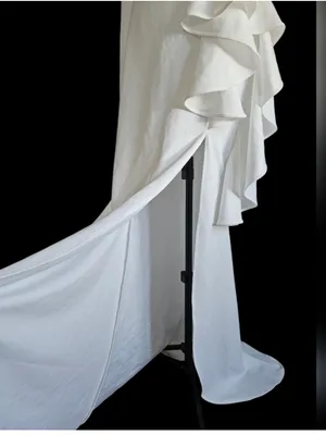 White Asymmetrical Ruffled Fitted Gown Size L thumbnail 4