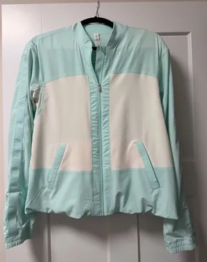 Lululemon jacket thumbnail 1