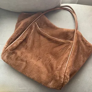 Alo Yoga Faux Fur Tote Bag Chocolate thumbnail 15