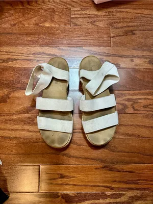 Cushionaire White Strappy Platform Sandals Size 9 thumbnail 3