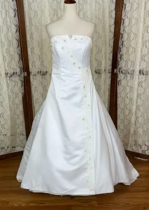 Beautiful Vintage 90s Mary’s Bridal Strapless Wedding Gown thumbnail 1