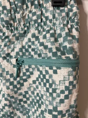 The North Face Green White Athletic Shorts Geometric Logo Medium Excellent Condition thumbnail 4