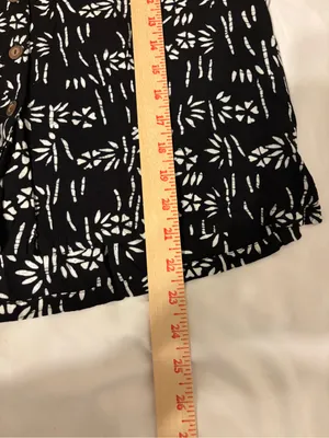 Orvis Women’s Large Black White Batik Print Rayon Button Front Shirt thumbnail 4