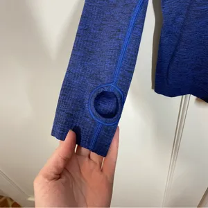Lululemon sapphire‎ blue swiftly long sleeve size 4 thumbholes athletic thumbnail 5