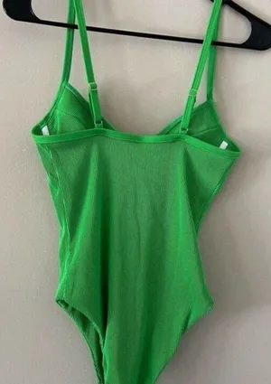 Kulani Kinis One-Piece thumbnail 4